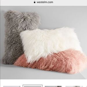 West Elm Mongolian Lamb Pillow 🍬 Stone White